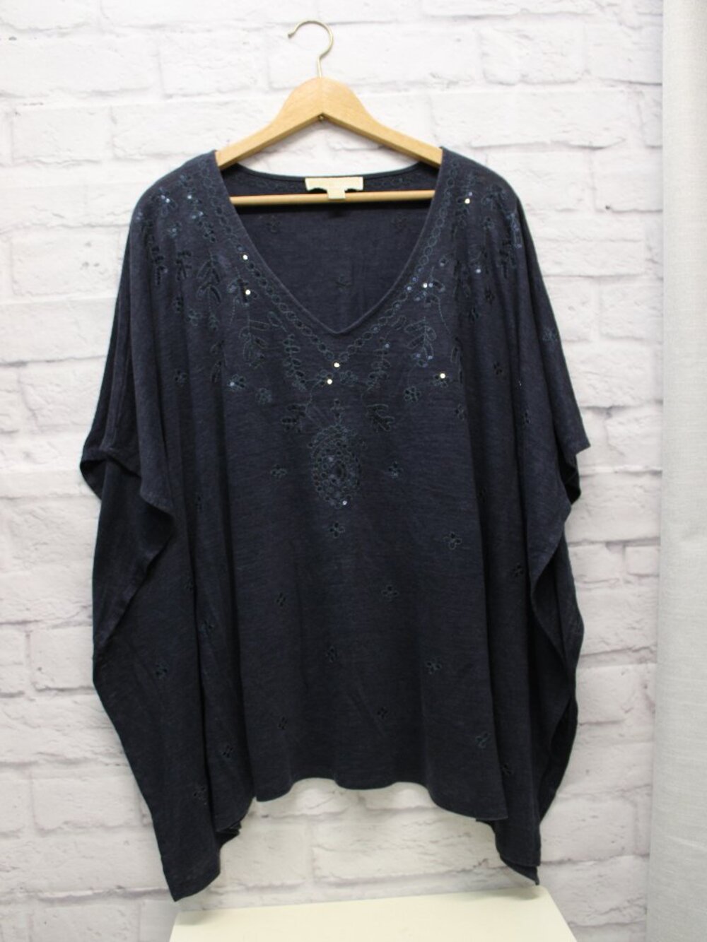 Michael Kors Medium Dark Navy Blue Eyelet V Neck Linen Blend Batwing Blouse